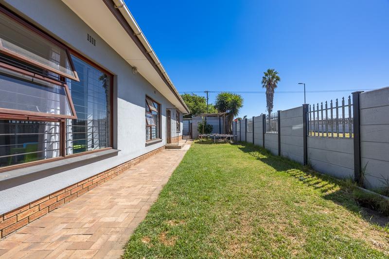 3 Bedroom Property for Sale in Peerless Park North Western Cape
